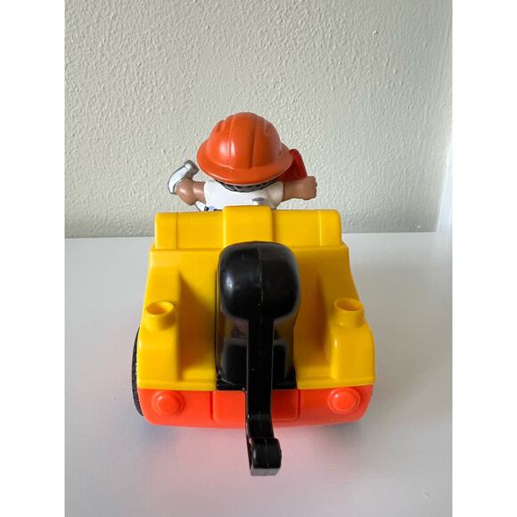 Fisher-Price Little People Tow Truck with Figure 2001 - Picture 2 of 8